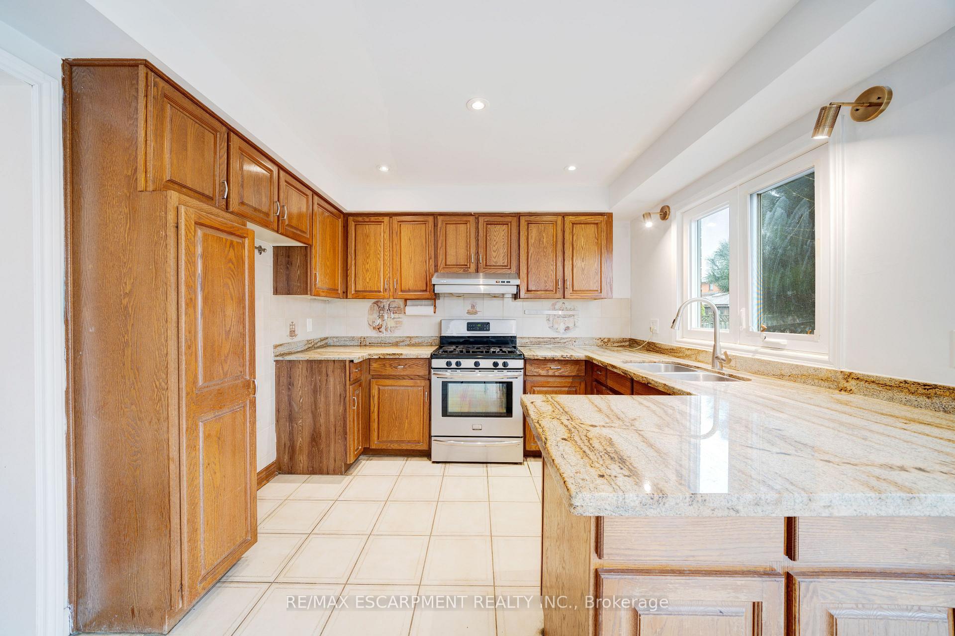 Photo 12 of 132 Belview Avenue, Vaughan, East Woodbridge — HOMEH