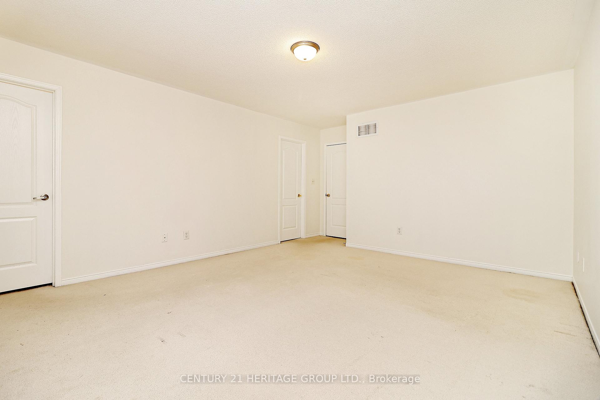 Photo 7 of 12 Telstar Way, Whitby, Brooklin — HOMEH
