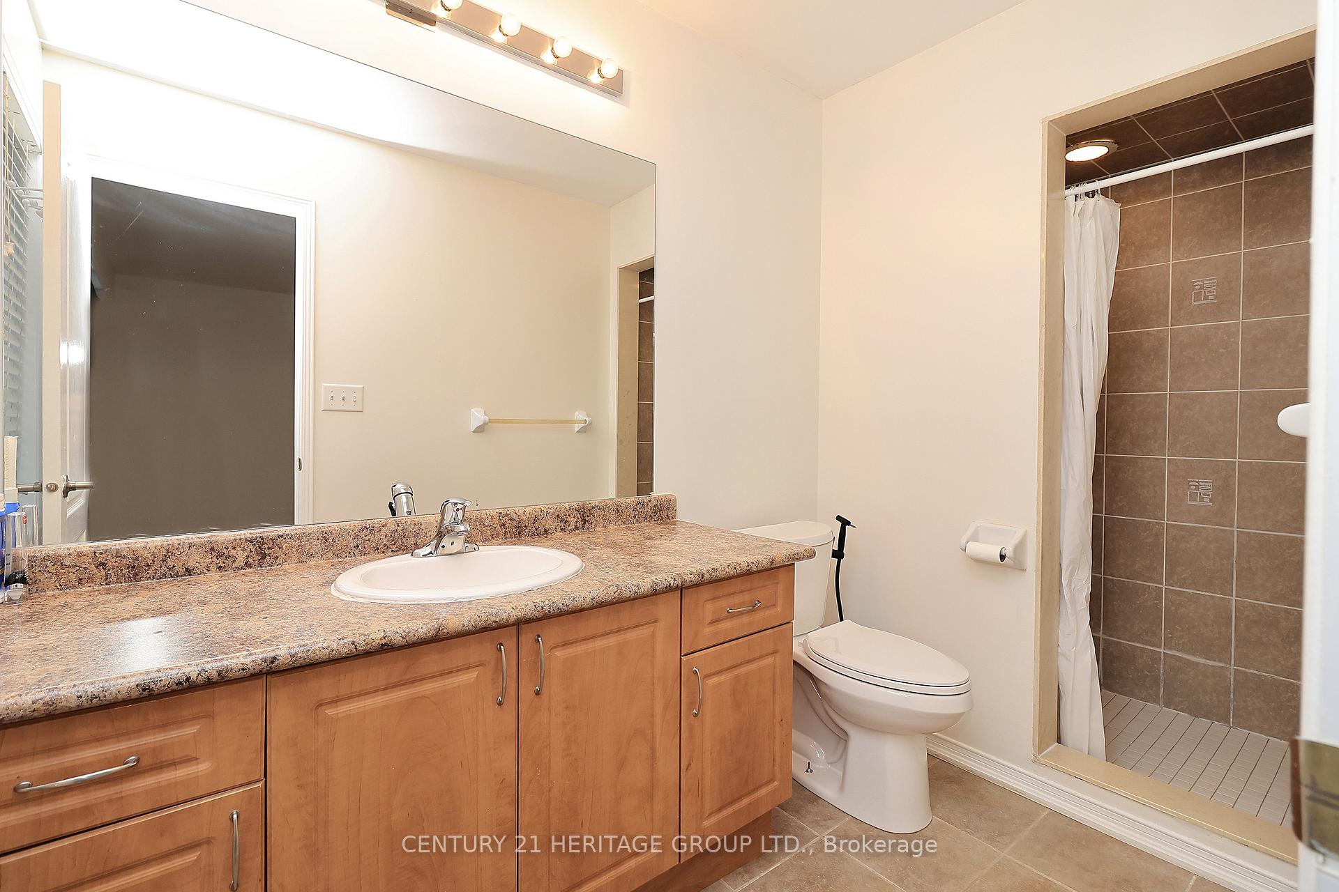 Photo 4 of 12 Telstar Way, Whitby, Brooklin — HOMEH