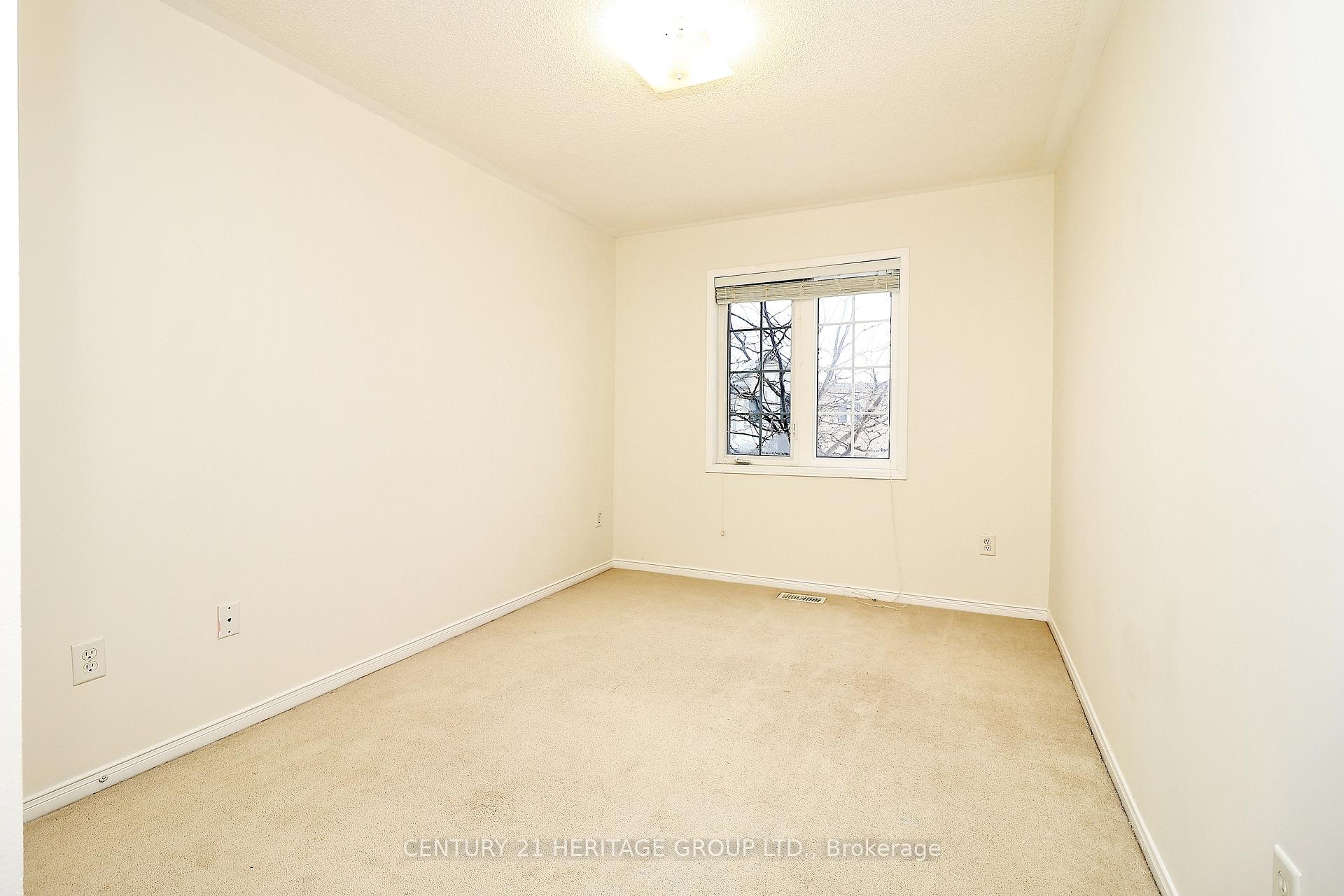 Photo 8 of 12 Telstar Way, Whitby, Brooklin — HOMEH