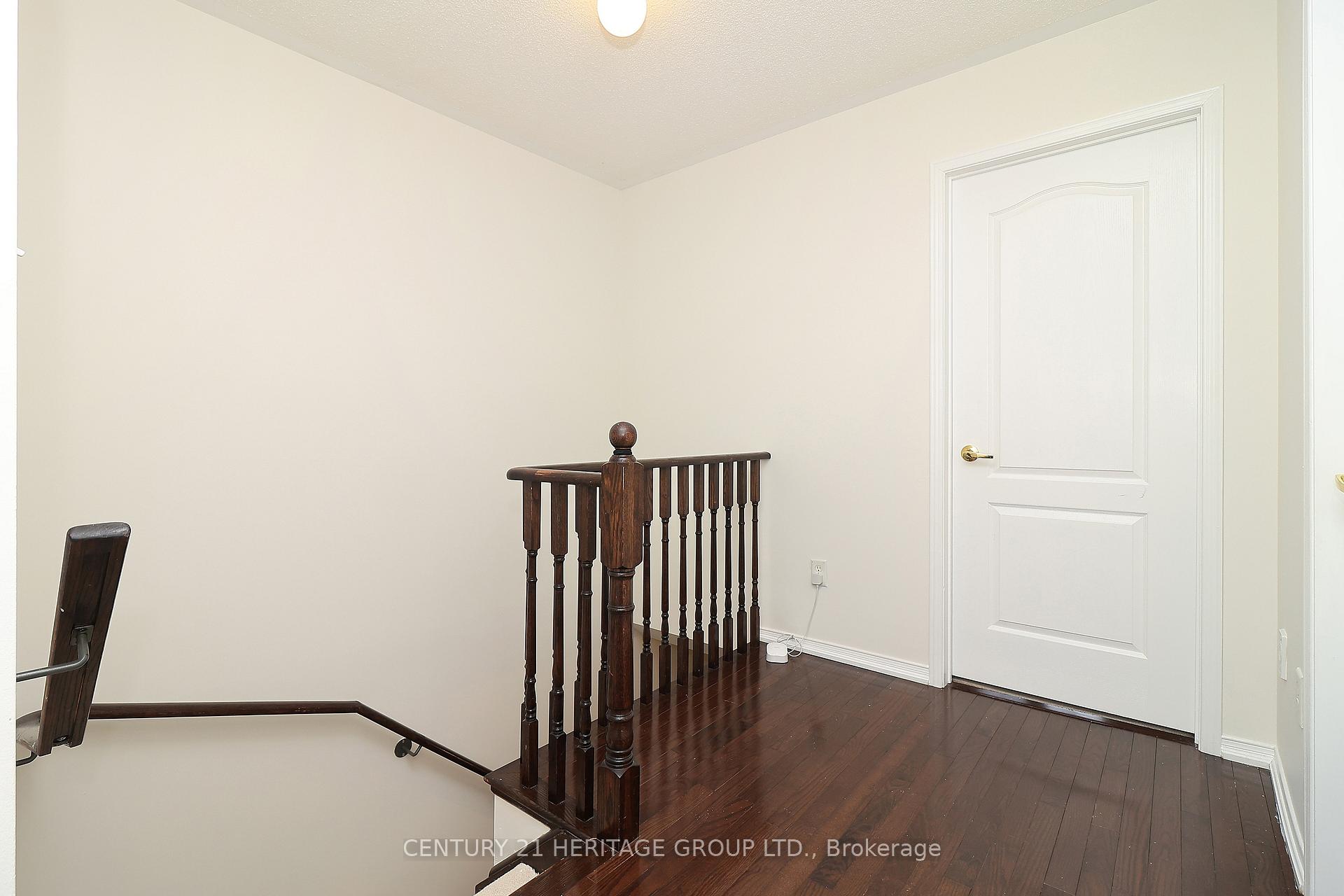 Photo 2 of 12 Telstar Way, Whitby, Brooklin — HOMEH