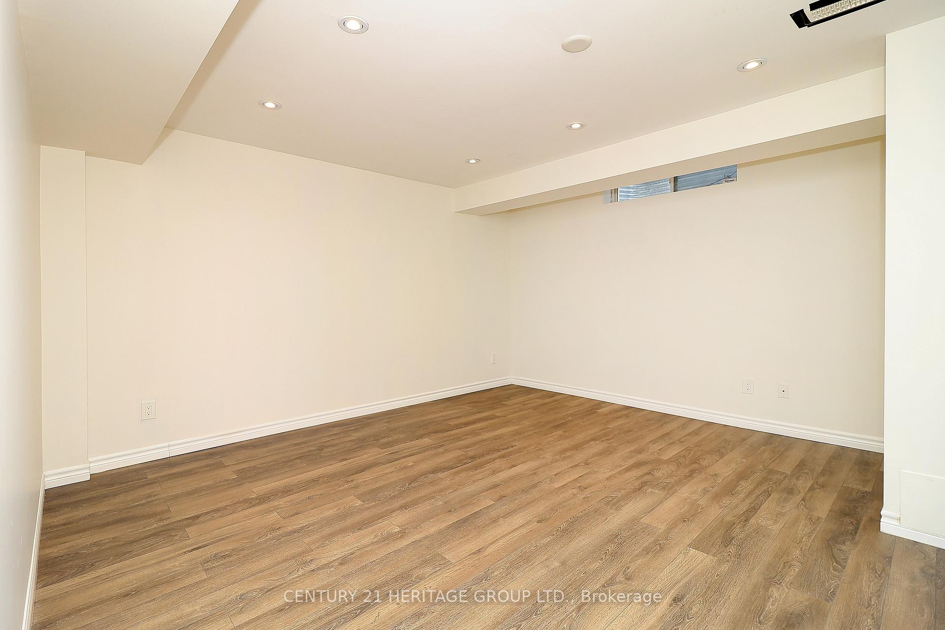 Photo 11 of 12 Telstar Way, Whitby, Brooklin — HOMEH