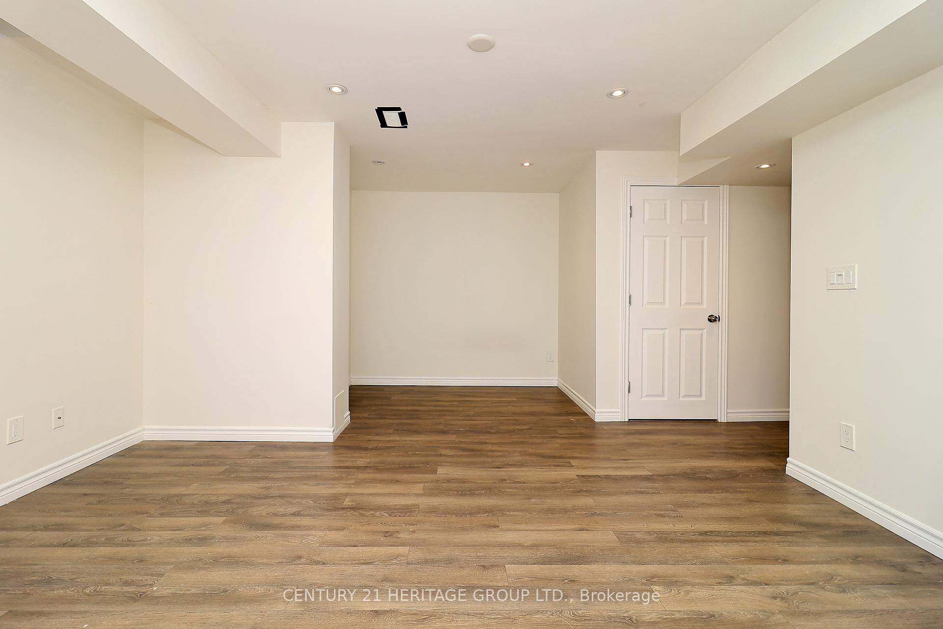 Photo 15 of 12 Telstar Way, Whitby, Brooklin — HOMEH