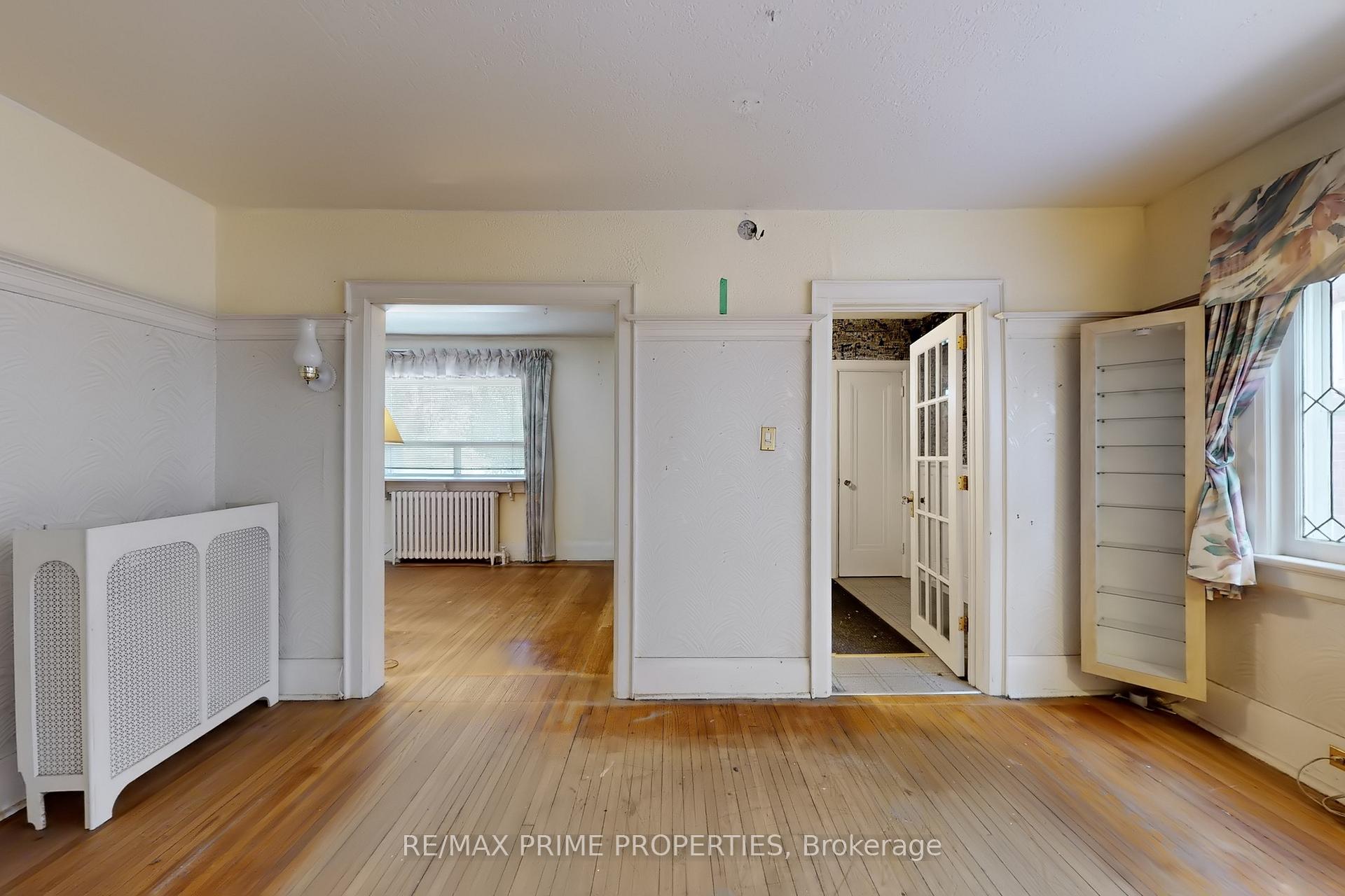 Photo 12 of 1398 Pape Avenue, Toronto, Broadview North — HOMEH
