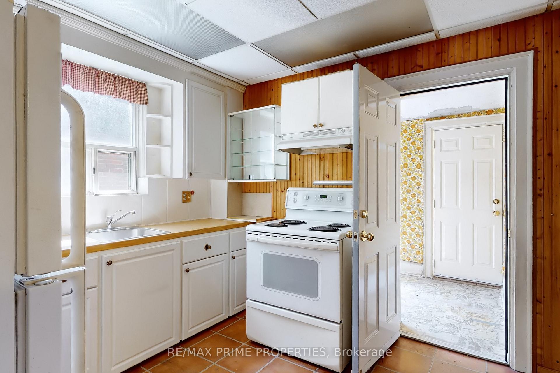 Photo 6 of 1398 Pape Avenue, Toronto, Broadview North — HOMEH