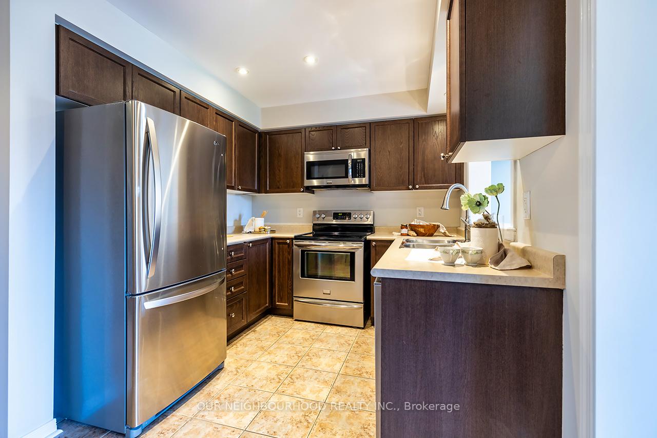 Photo 9 of 74 Shrewsbury Drive, Whitby, Brooklin — HOMEH