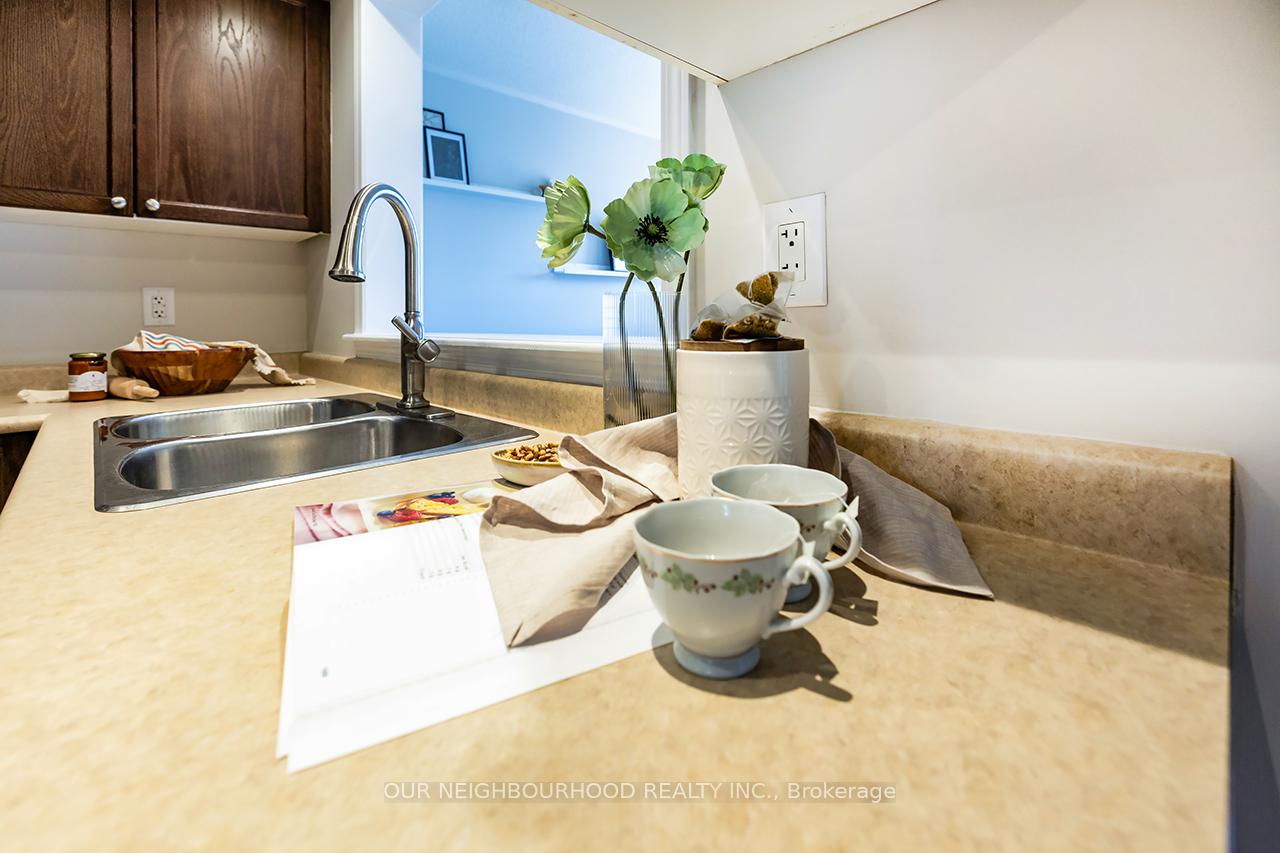 Photo 10 of 74 Shrewsbury Drive, Whitby, Brooklin — HOMEH