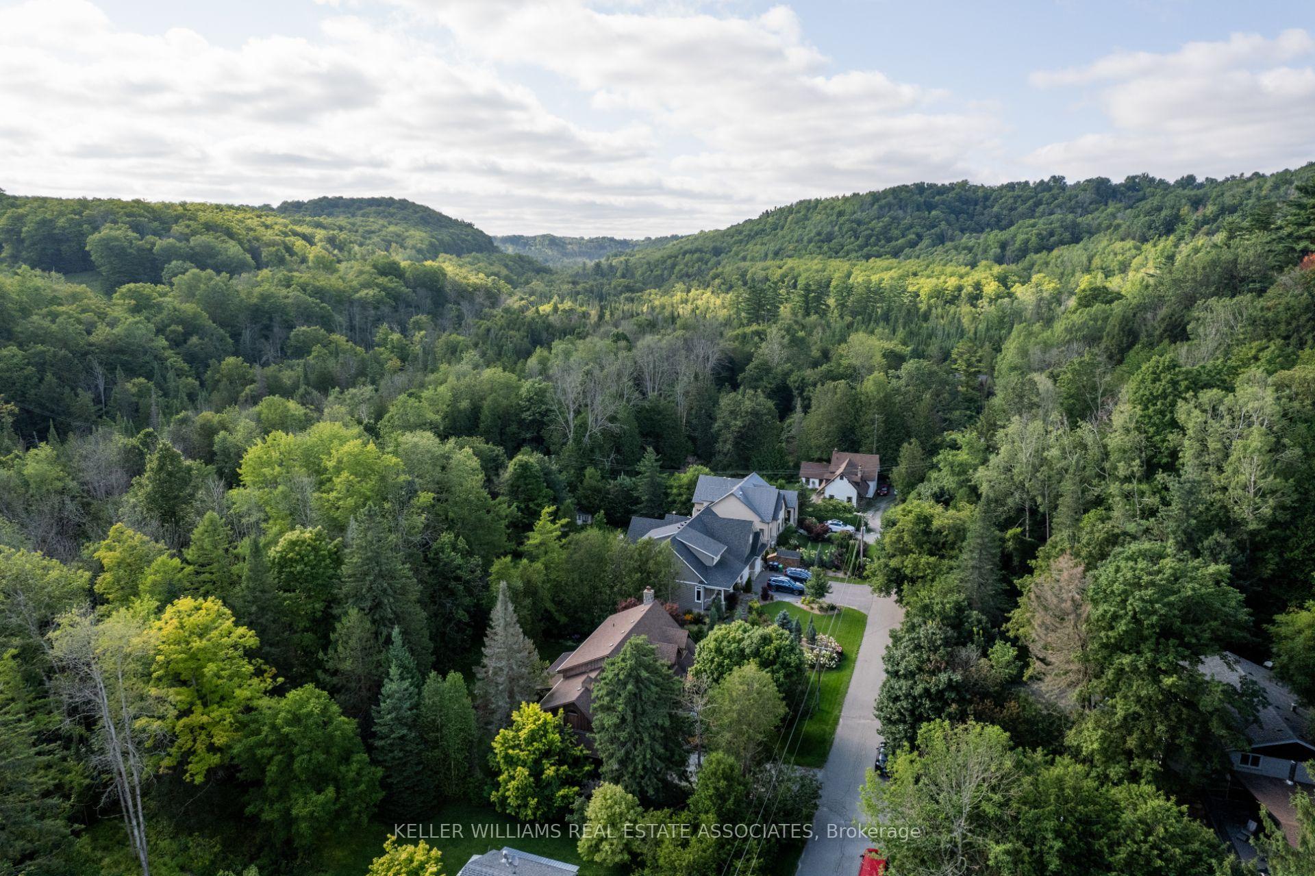 Photo 3 of 272 Dominion Street, Caledon, Rural Caledon — HOMEH