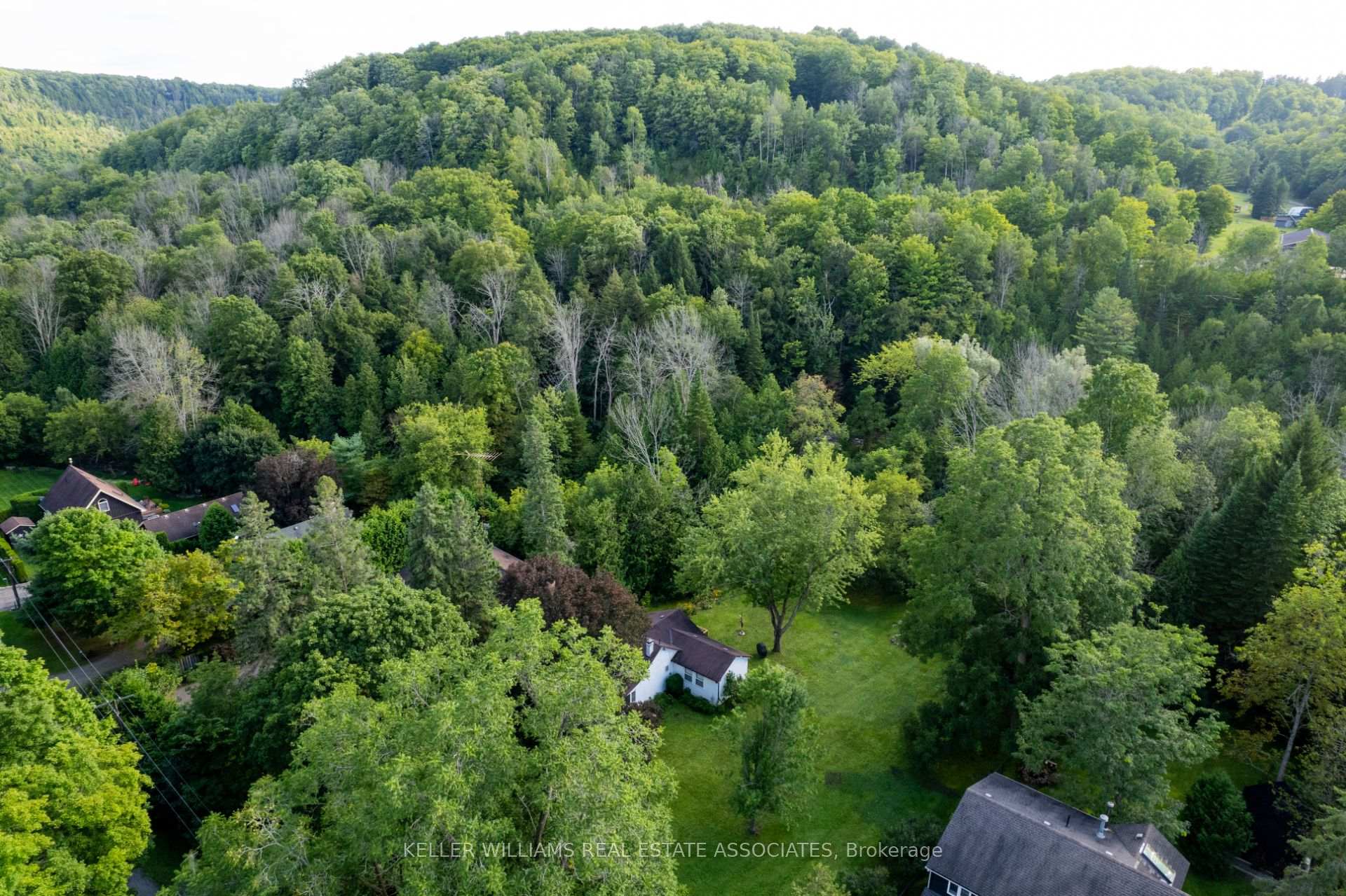 Photo 4 of 272 Dominion Street, Caledon, Rural Caledon — HOMEH