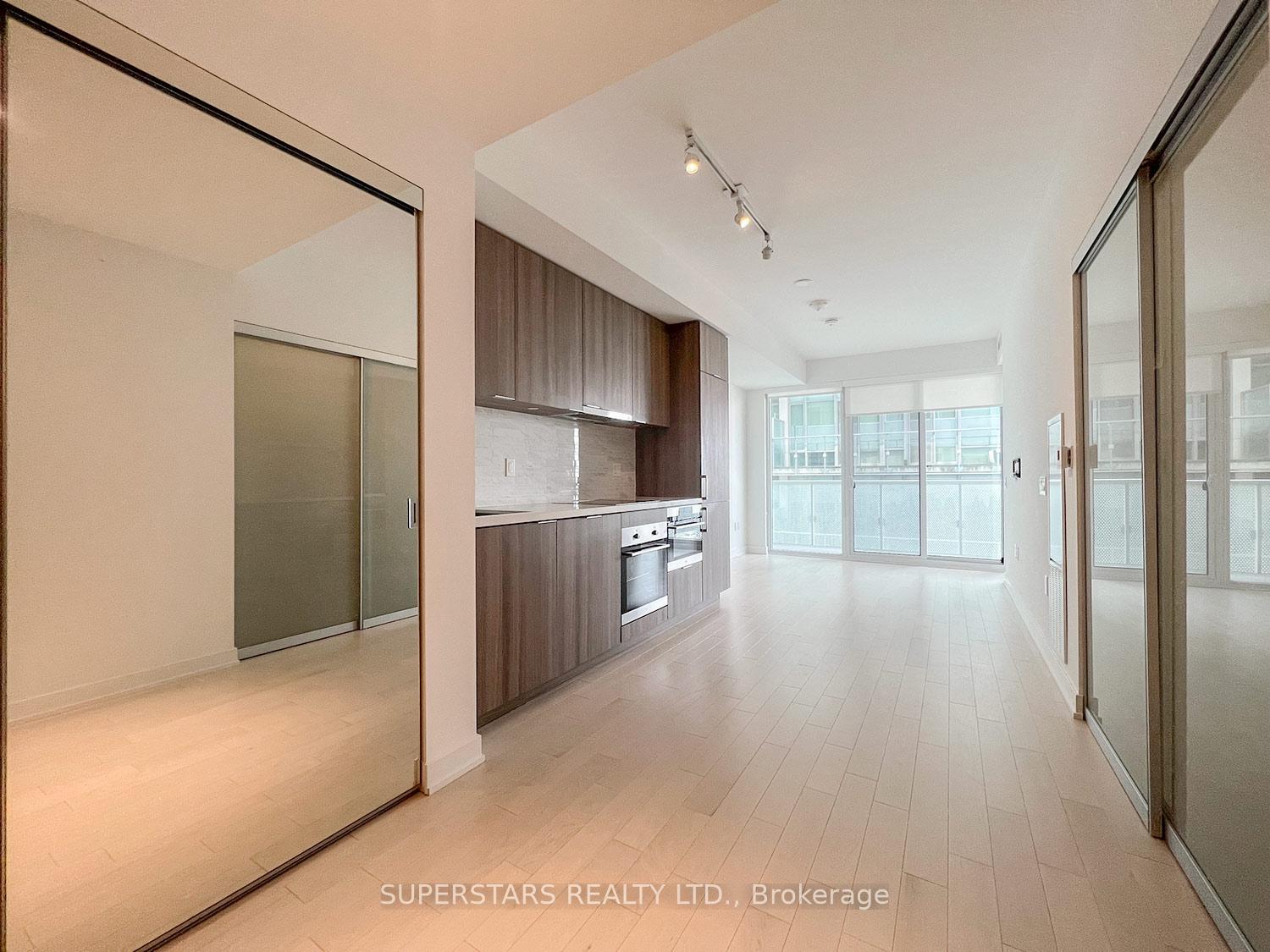 Photo 4 of Unit 410, 15 Queens Quay E, Toronto, Waterfront Communities — HOMEH