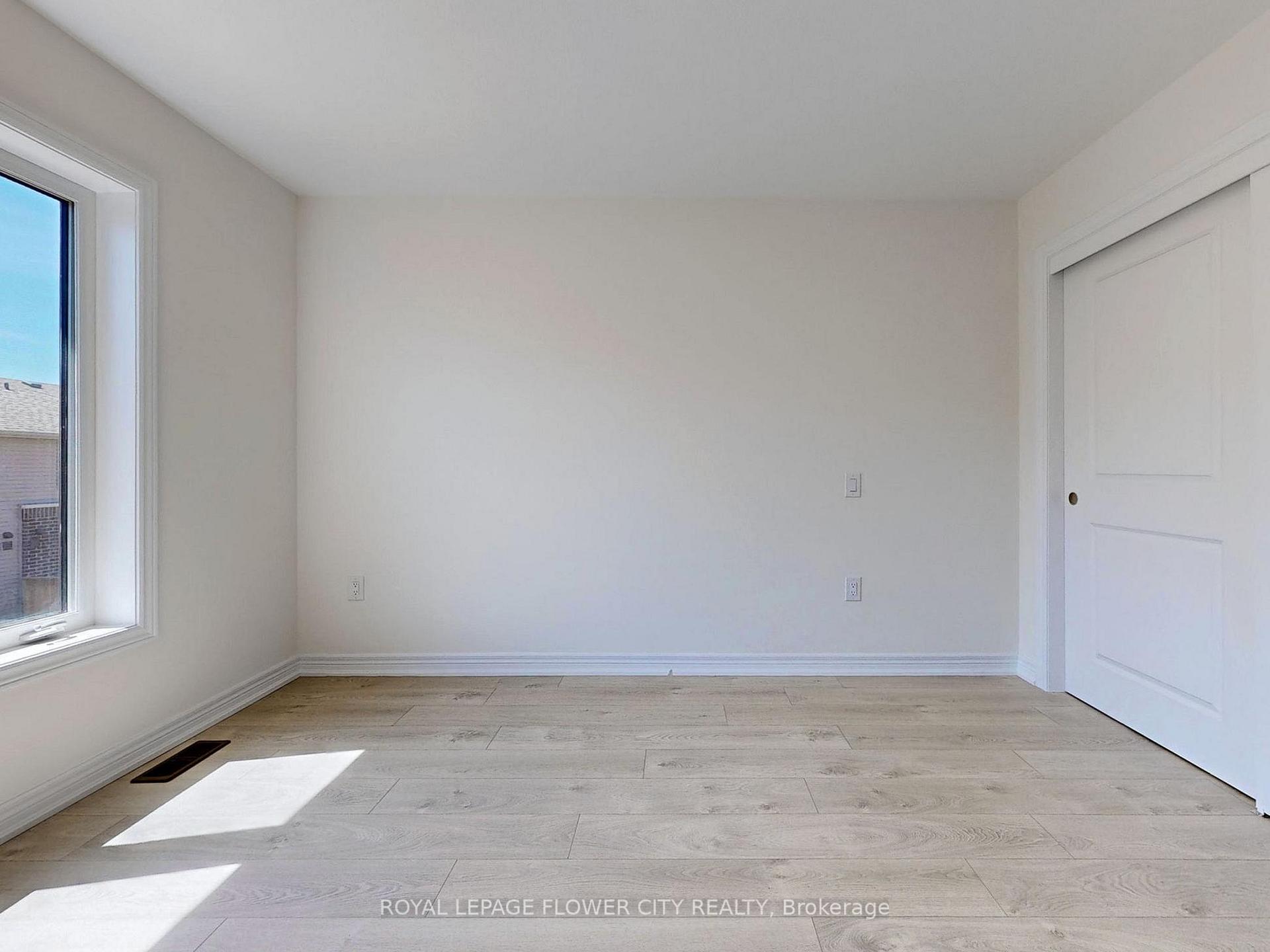 Photo 11 of Unit 106, 10 Birmingham Drive N, Cambridge — HOMEH