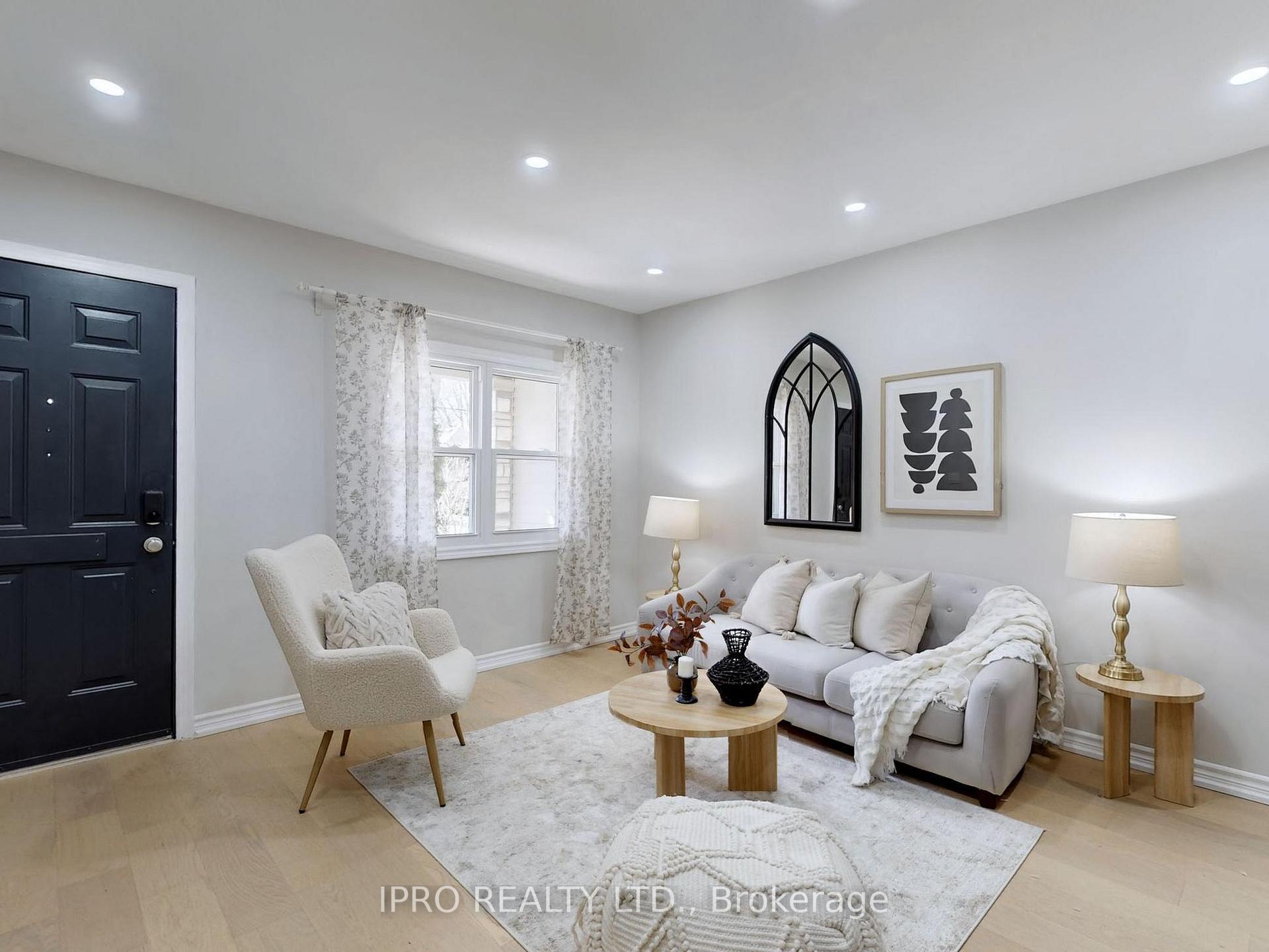 Photo 3 of 179 Chisholm Avenue, Toronto, Woodbine-Lumsden — HOMEH