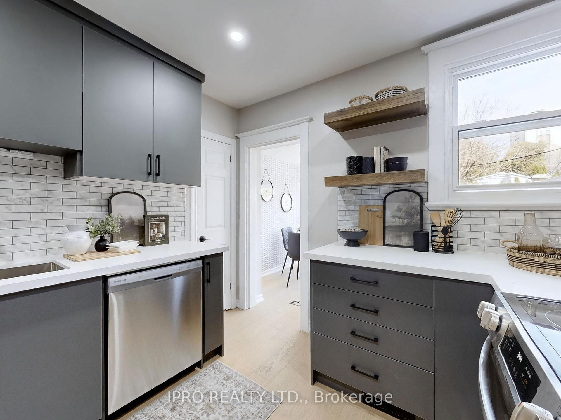 Photo 4 of 179 Chisholm Avenue, Toronto, Woodbine-Lumsden — HOMEH