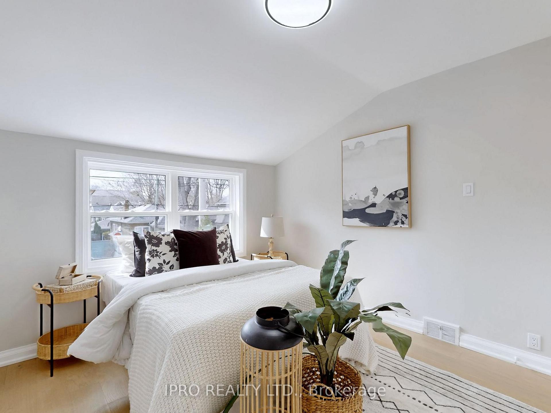 Photo 13 of 179 Chisholm Avenue, Toronto, Woodbine-Lumsden — HOMEH