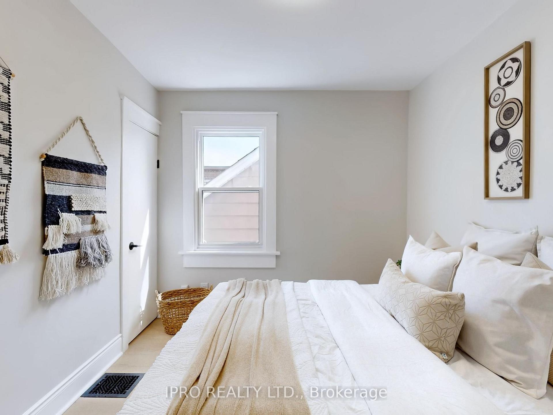 Photo 18 of 179 Chisholm Avenue, Toronto, Woodbine-Lumsden — HOMEH