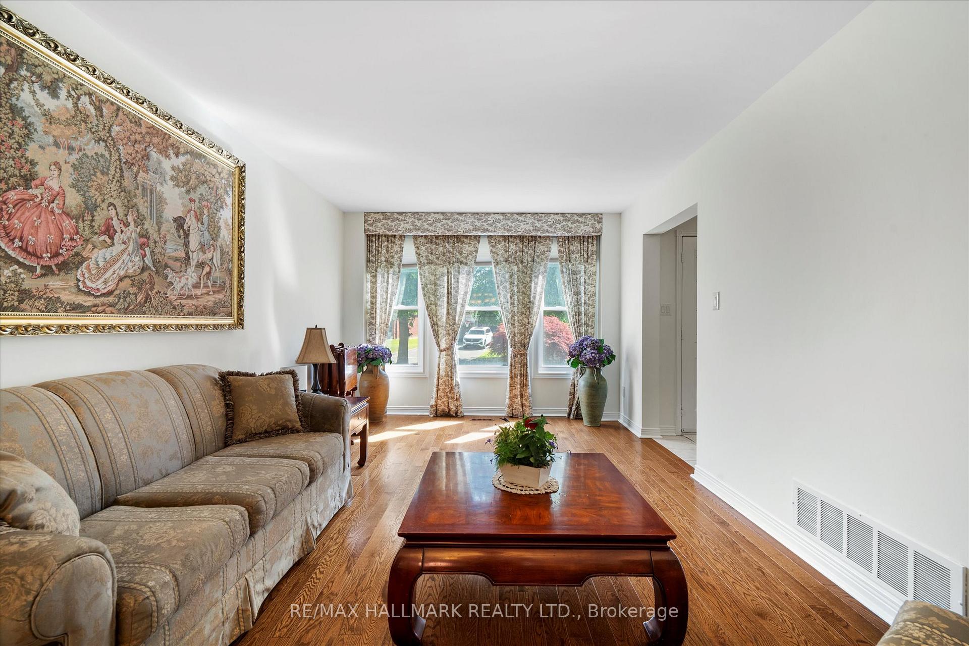 Photo 6 of 83 Lipton Crescent, Whitby, Pringle Creek — HOMEH