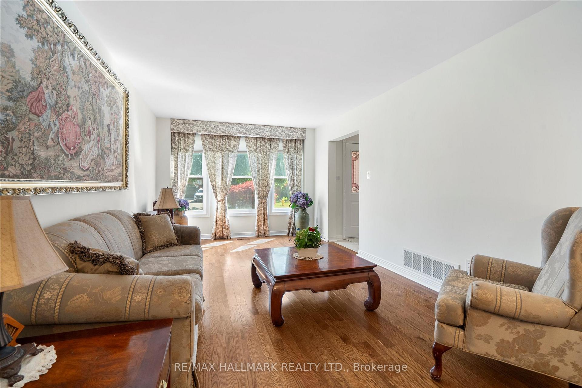 Photo 11 of 83 Lipton Crescent, Whitby, Pringle Creek — HOMEH