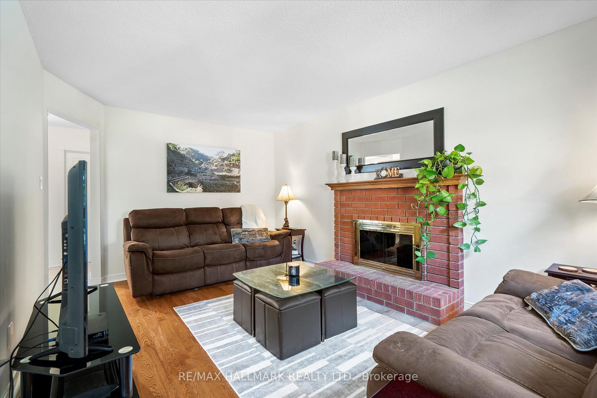 Photo 12 of 83 Lipton Crescent, Whitby, Pringle Creek — HOMEH