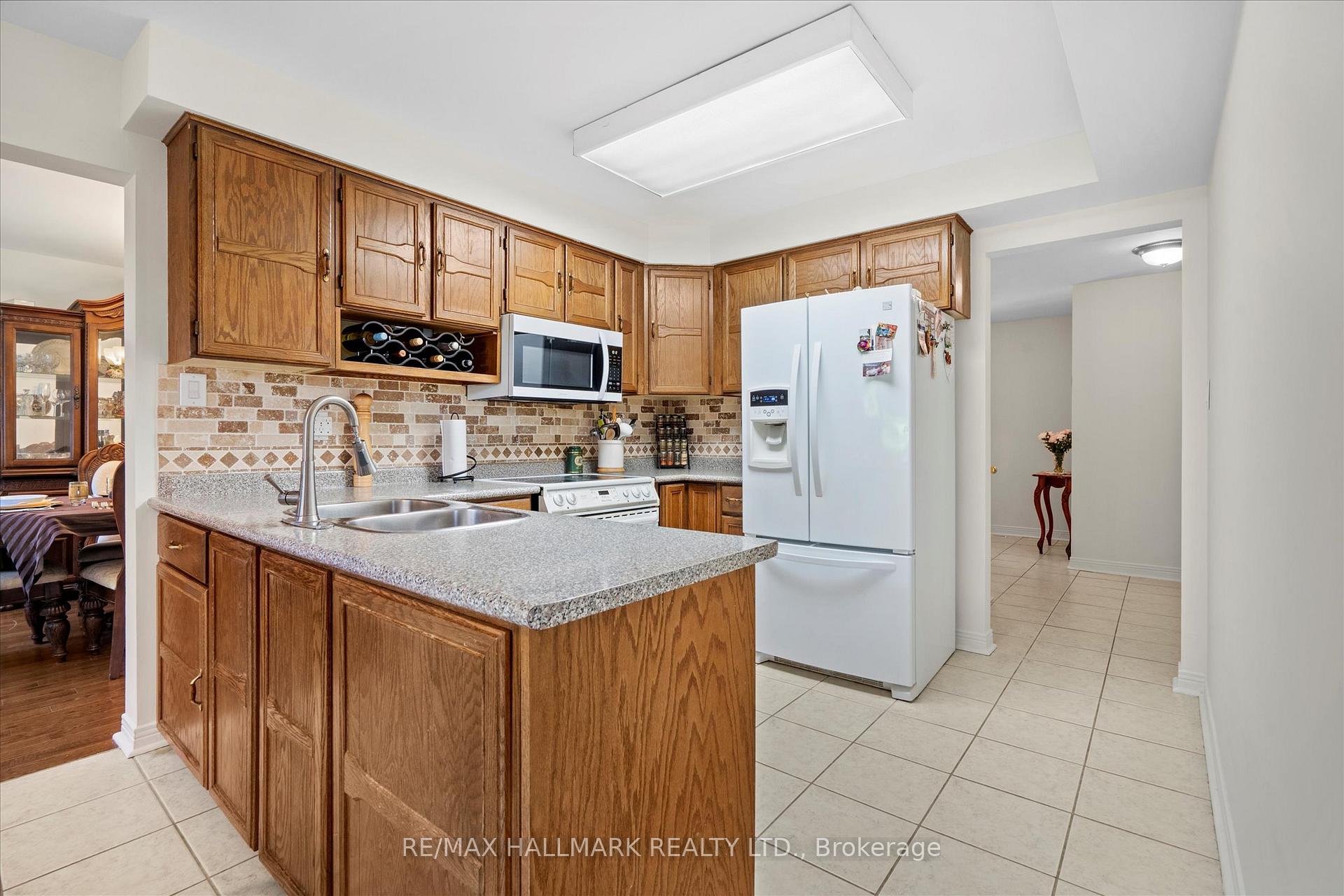 Photo 20 of 83 Lipton Crescent, Whitby, Pringle Creek — HOMEH