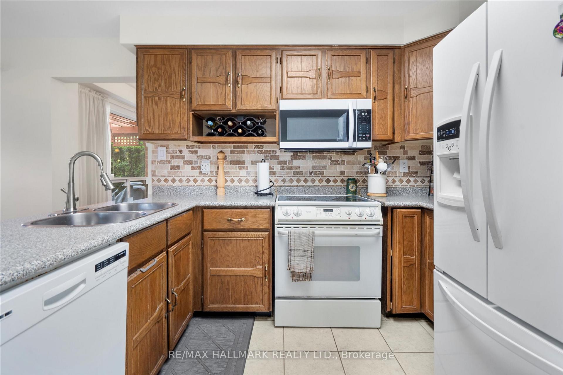 Photo 15 of 83 Lipton Crescent, Whitby, Pringle Creek — HOMEH