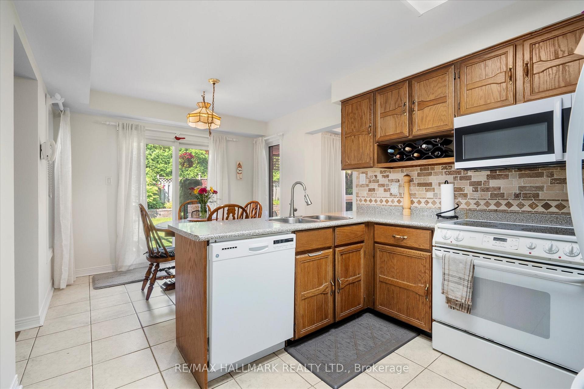 Photo 22 of 83 Lipton Crescent, Whitby, Pringle Creek — HOMEH