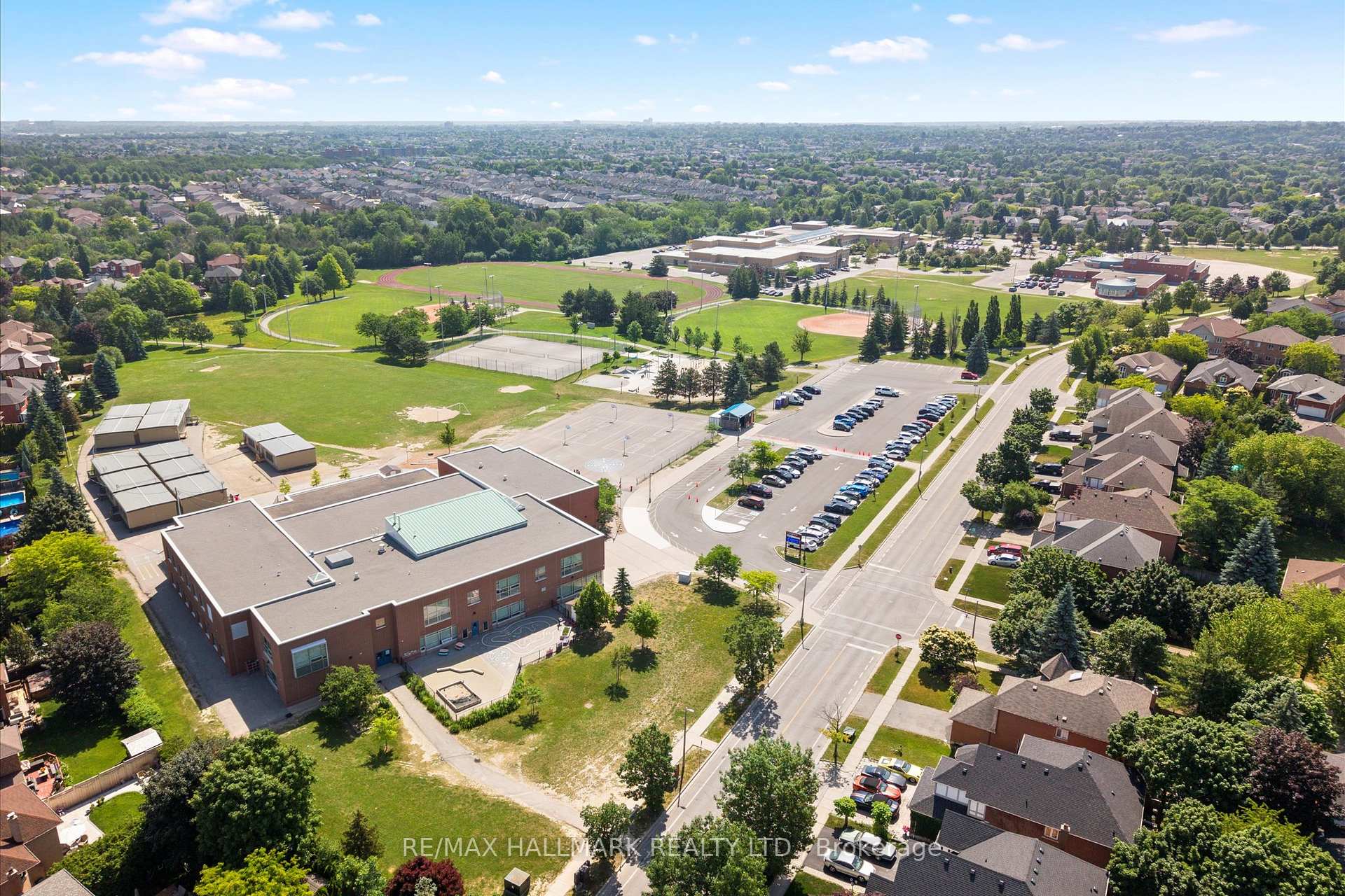 Photo 45 of 83 Lipton Crescent, Whitby, Pringle Creek — HOMEH