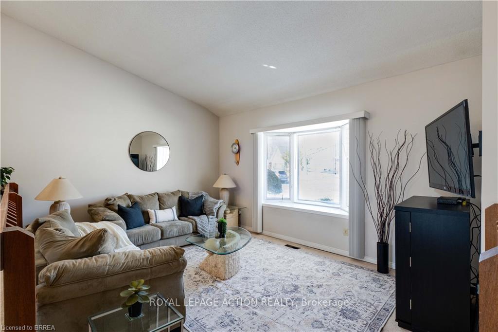 Photo 4 of 45 Skylark Road, Brantford — HOMEH