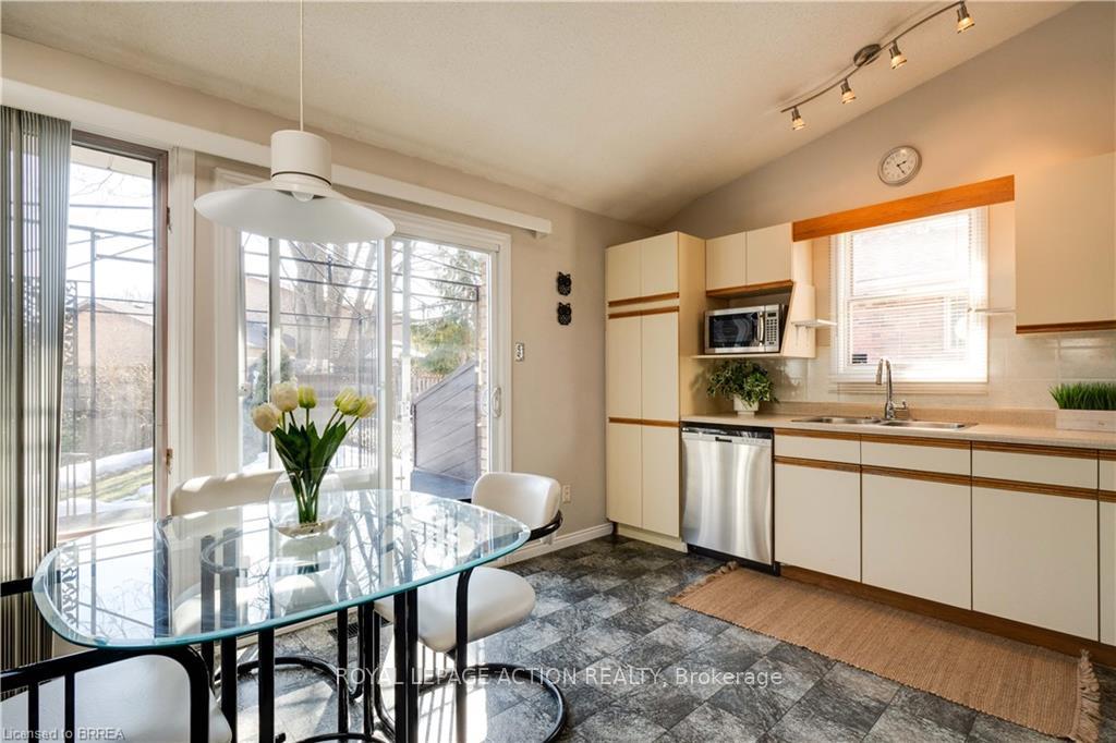 Photo 9 of 45 Skylark Road, Brantford — HOMEH