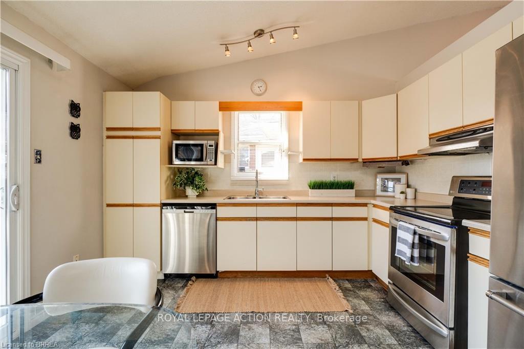 Photo 12 of 45 Skylark Road, Brantford — HOMEH