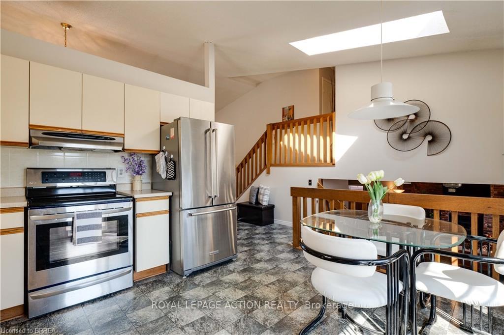 Photo 10 of 45 Skylark Road, Brantford — HOMEH