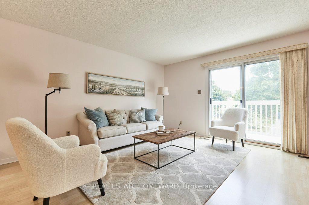 Photo 2 of 704 Abingdon Court, Pickering, West Shore — HOMEH