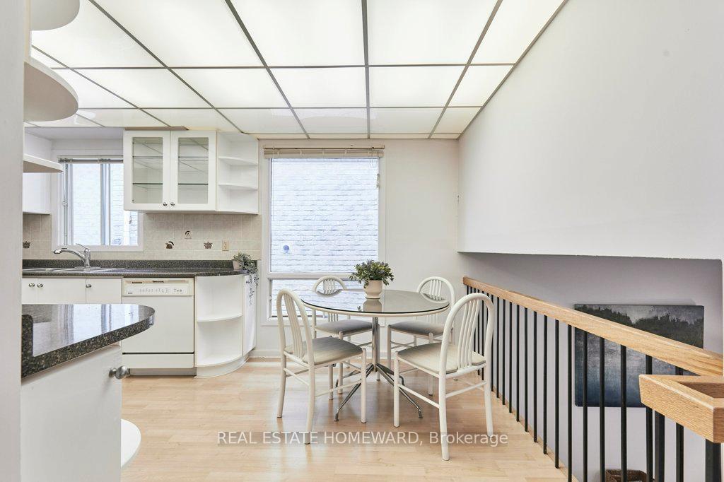 Photo 3 of 704 Abingdon Court, Pickering, West Shore — HOMEH