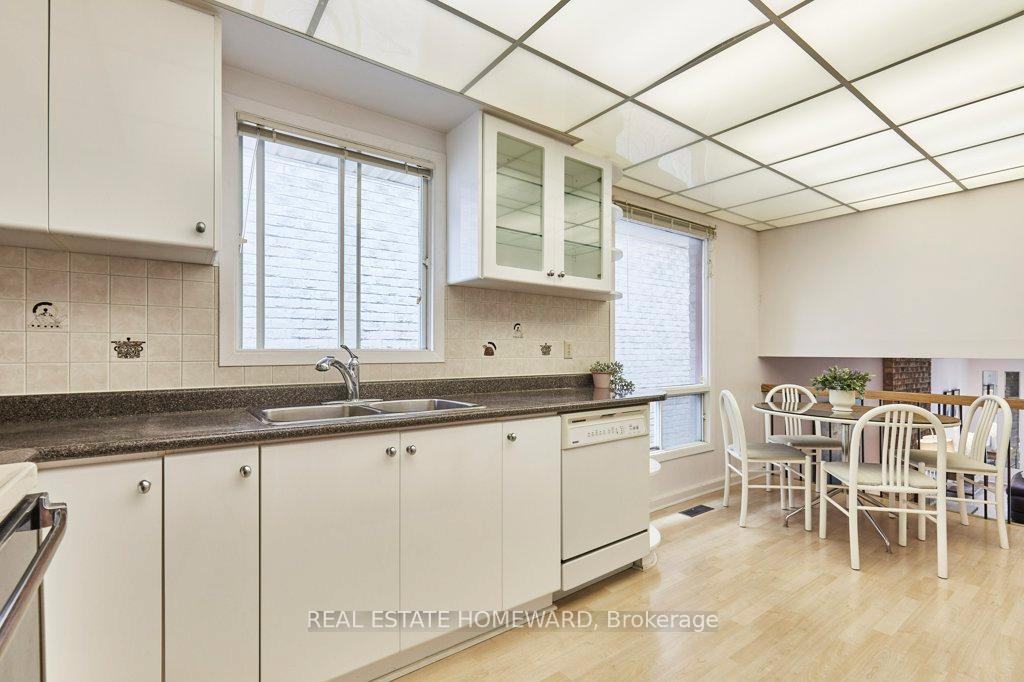 Photo 15 of 704 Abingdon Court, Pickering, West Shore — HOMEH
