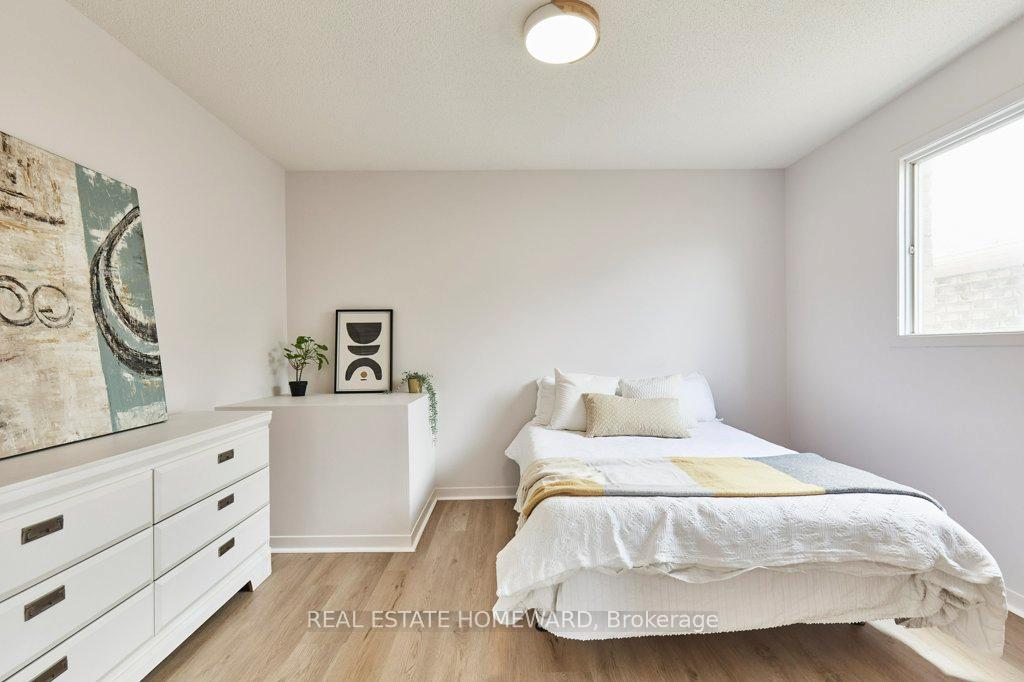 Photo 4 of 704 Abingdon Court, Pickering, West Shore — HOMEH