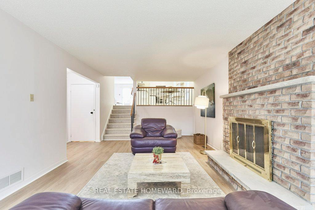 Photo 8 of 704 Abingdon Court, Pickering, West Shore — HOMEH