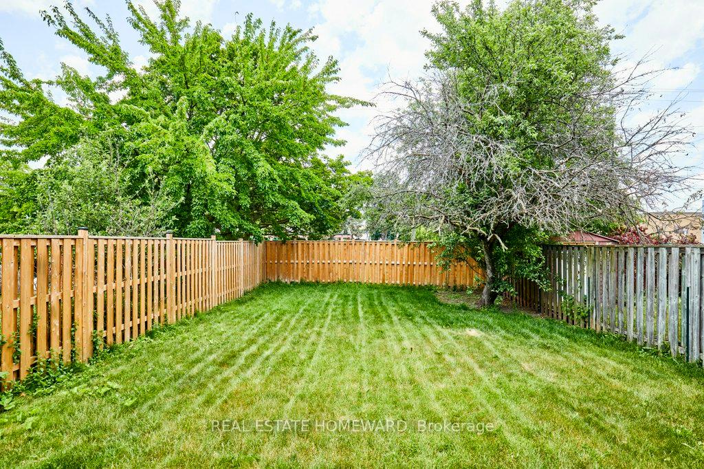 Photo 21 of 704 Abingdon Court, Pickering, West Shore — HOMEH