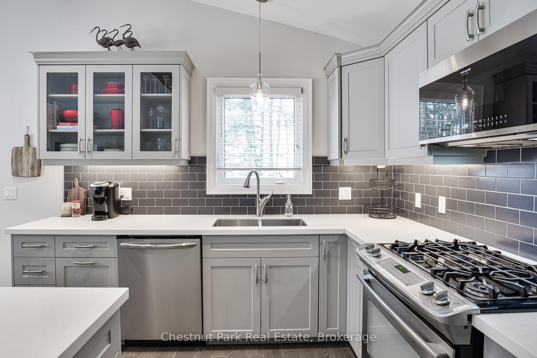 Photo 3 of 101 Forest Glen Drive, Gravenhurst, Muskoka (S) — HOMEH