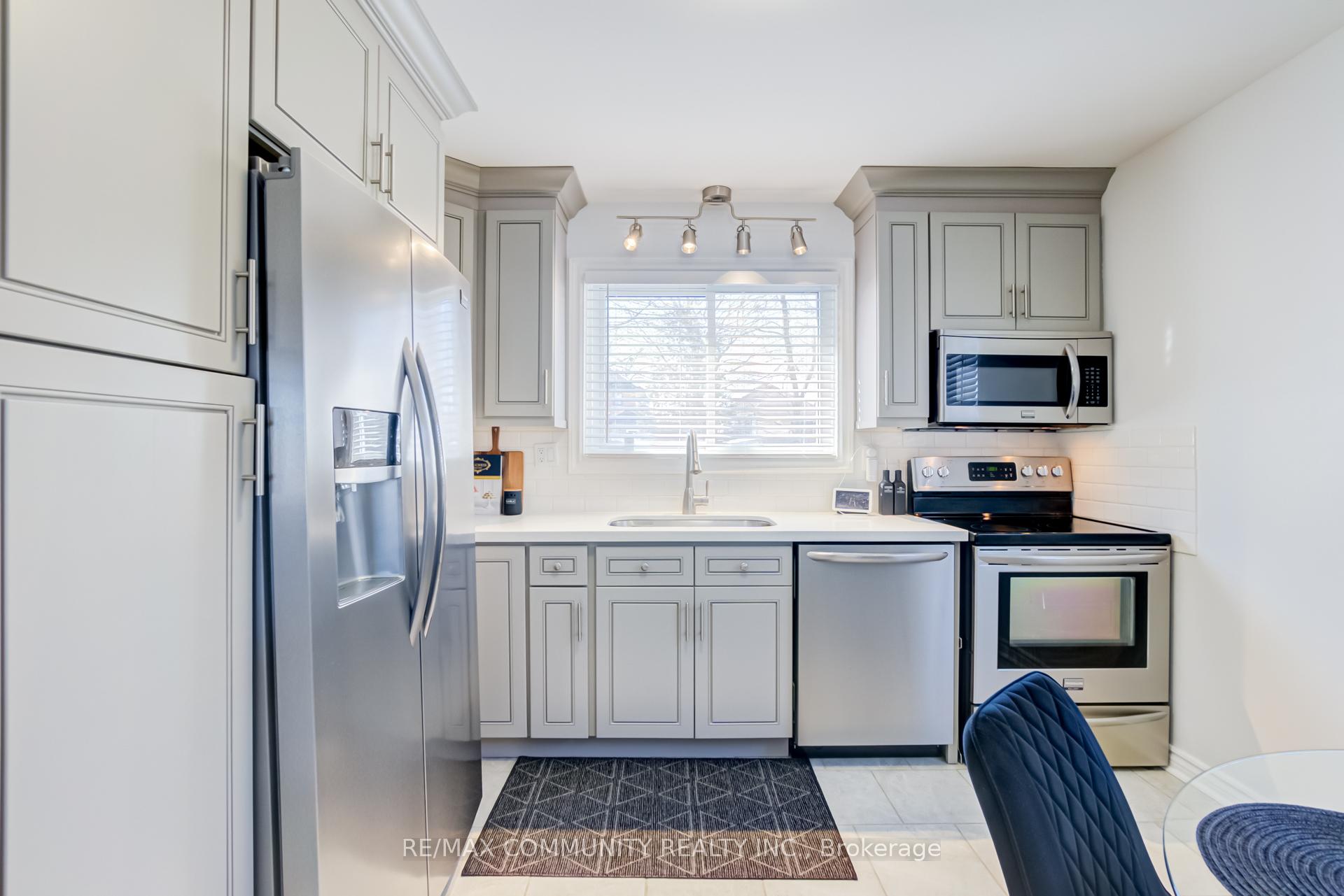Photo 5 of 400 Maplewood Drive, Oshawa, O'Neill — HOMEH