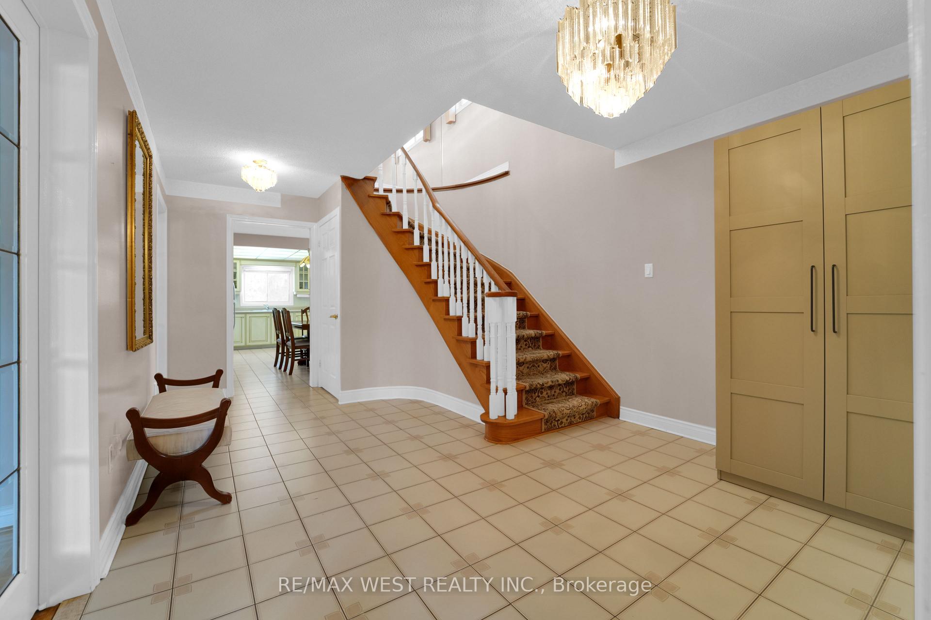 Photo 3 of 15 Jackman Crescent, Vaughan, West Woodbridge — HOMEH