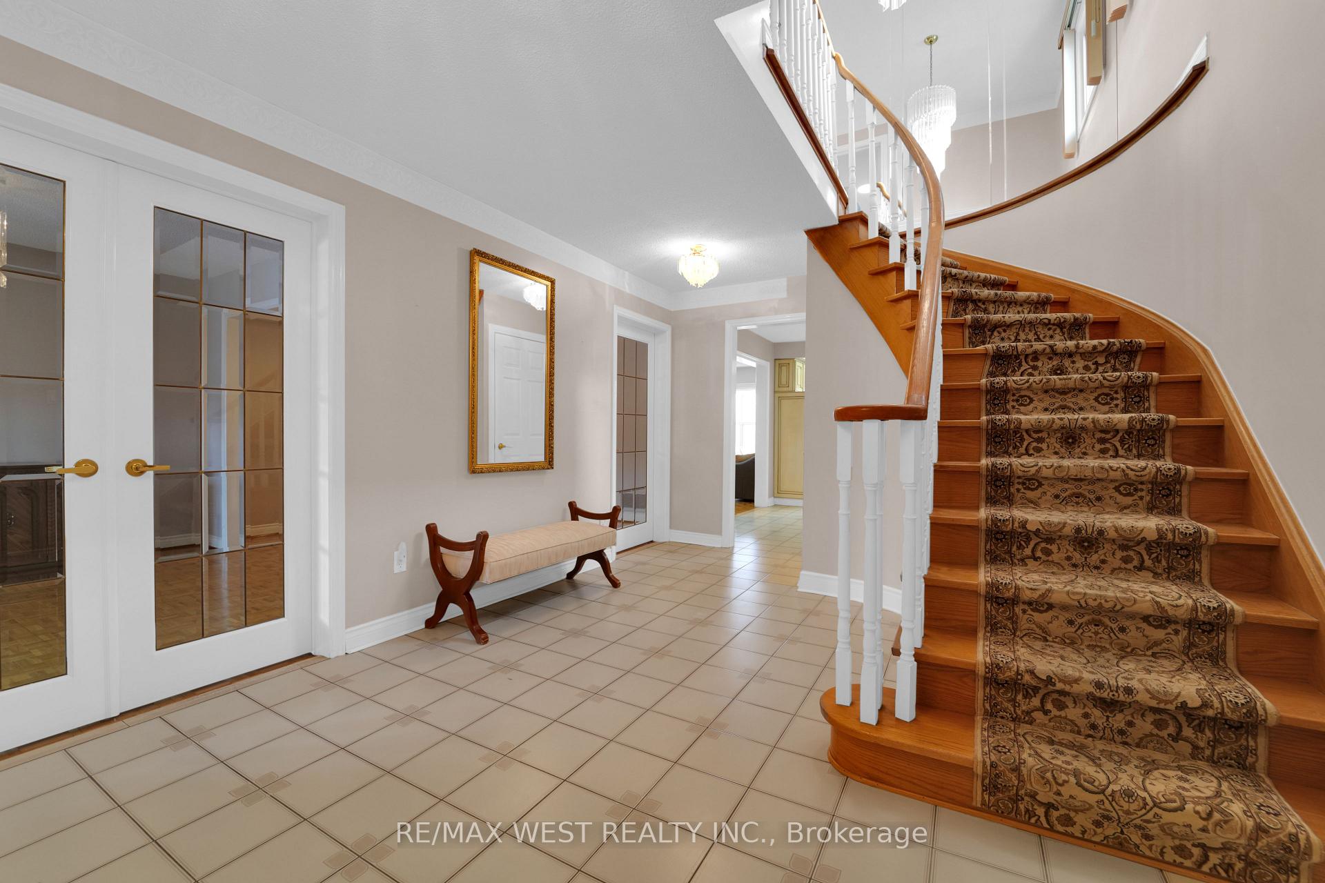 Photo 2 of 15 Jackman Crescent, Vaughan, West Woodbridge — HOMEH