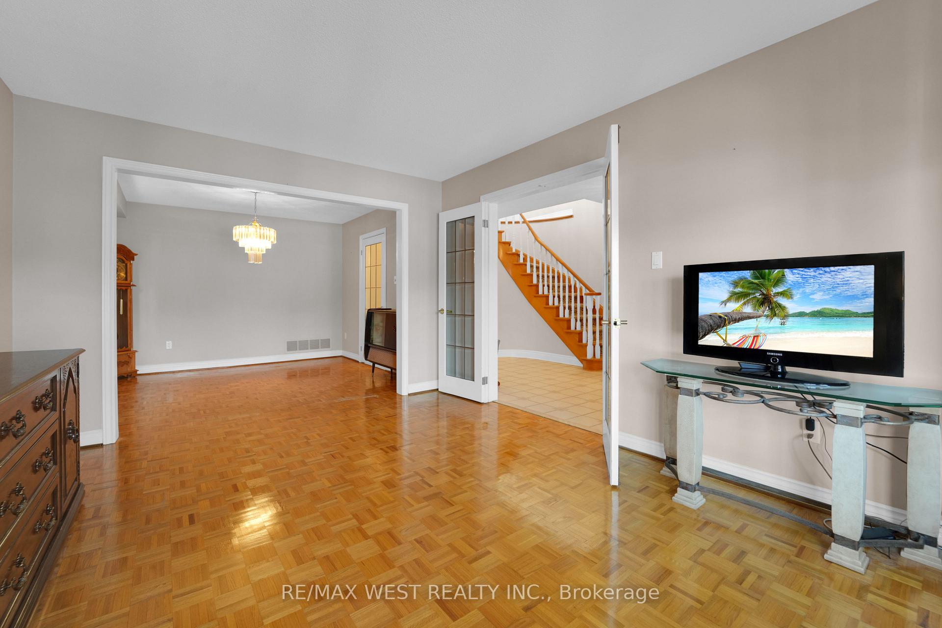 Photo 7 of 15 Jackman Crescent, Vaughan, West Woodbridge — HOMEH
