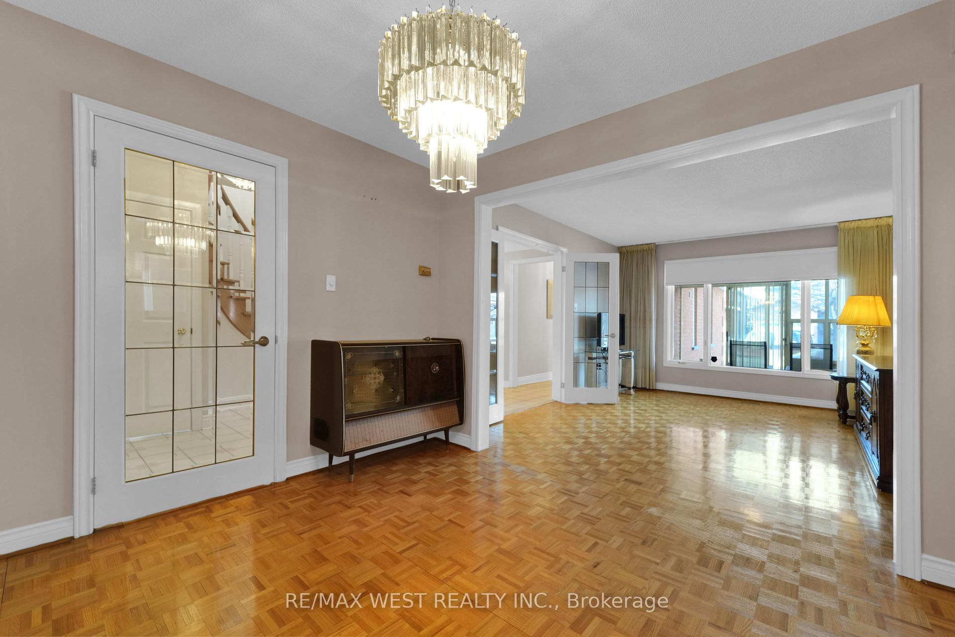 Photo 10 of 15 Jackman Crescent, Vaughan, West Woodbridge — HOMEH