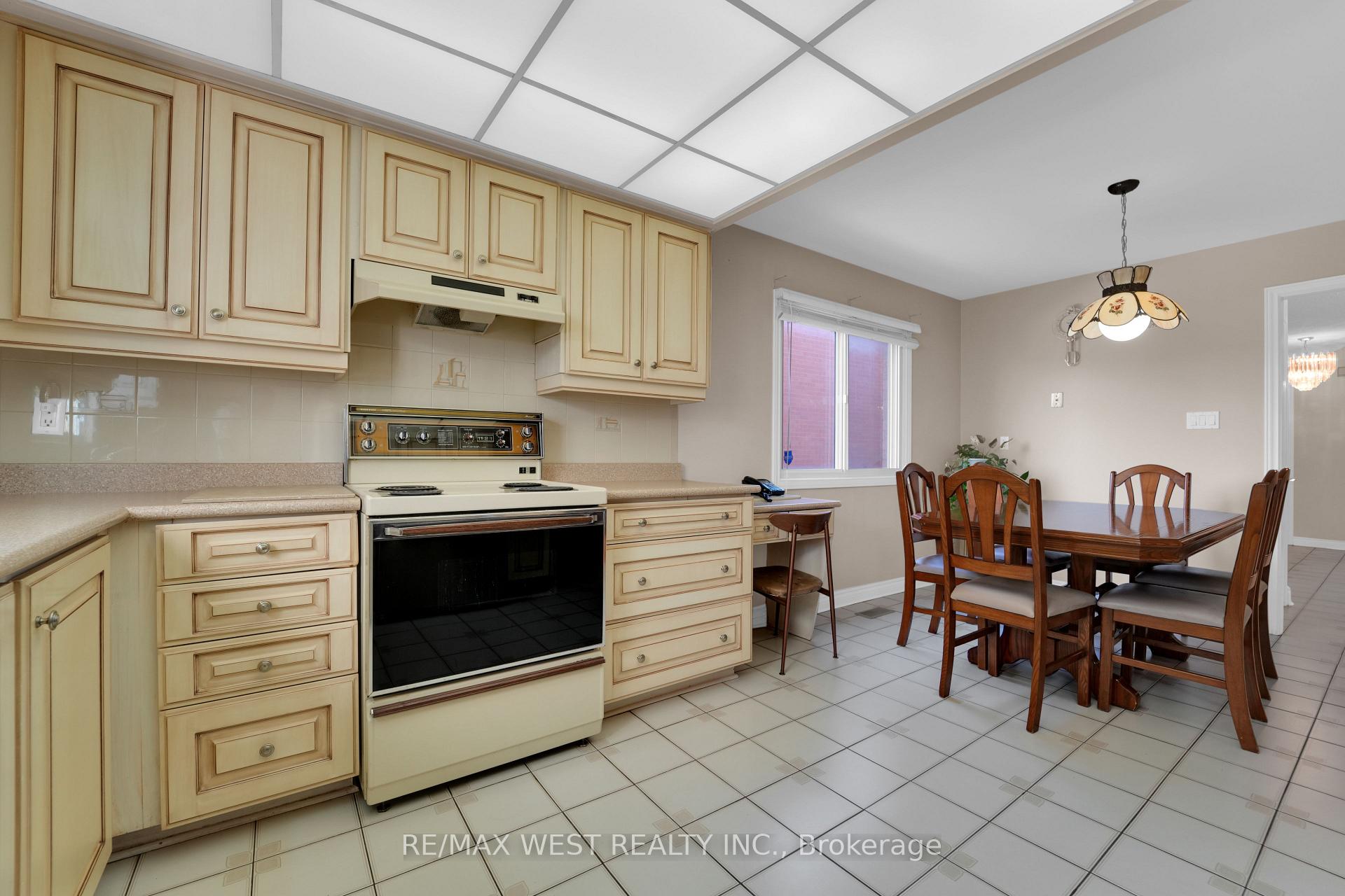 Photo 24 of 15 Jackman Crescent, Vaughan, West Woodbridge — HOMEH