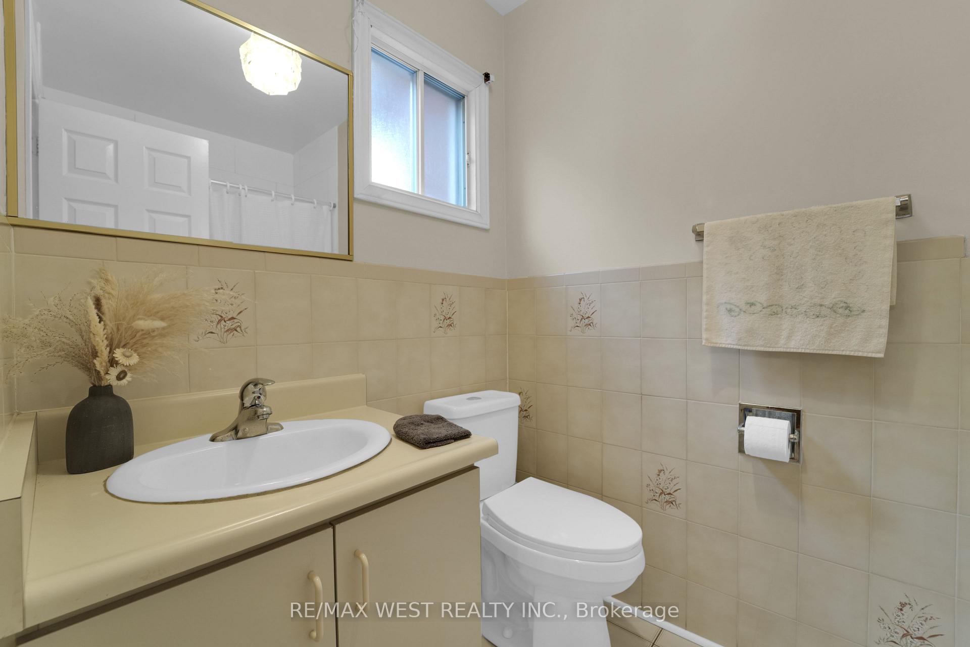 Photo 17 of 15 Jackman Crescent, Vaughan, West Woodbridge — HOMEH