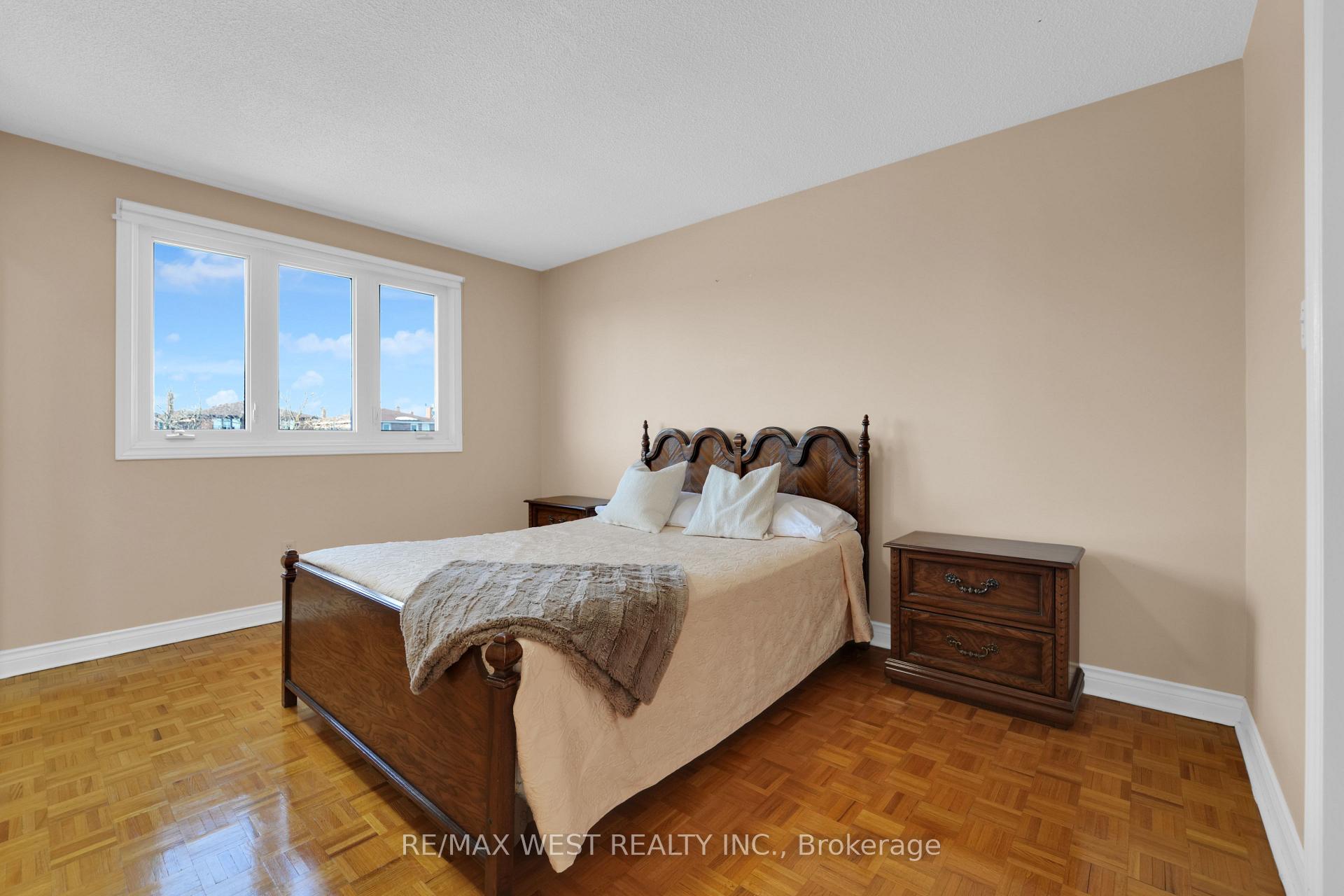 Photo 13 of 15 Jackman Crescent, Vaughan, West Woodbridge — HOMEH