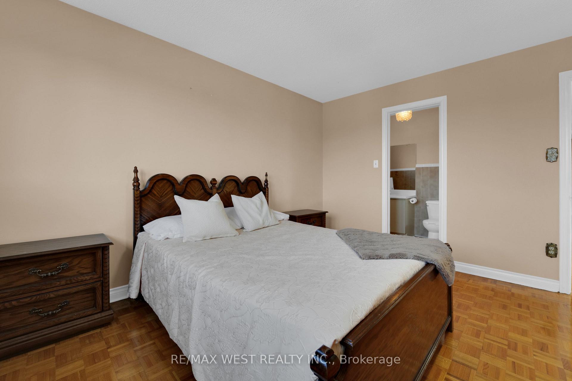 Photo 16 of 15 Jackman Crescent, Vaughan, West Woodbridge — HOMEH
