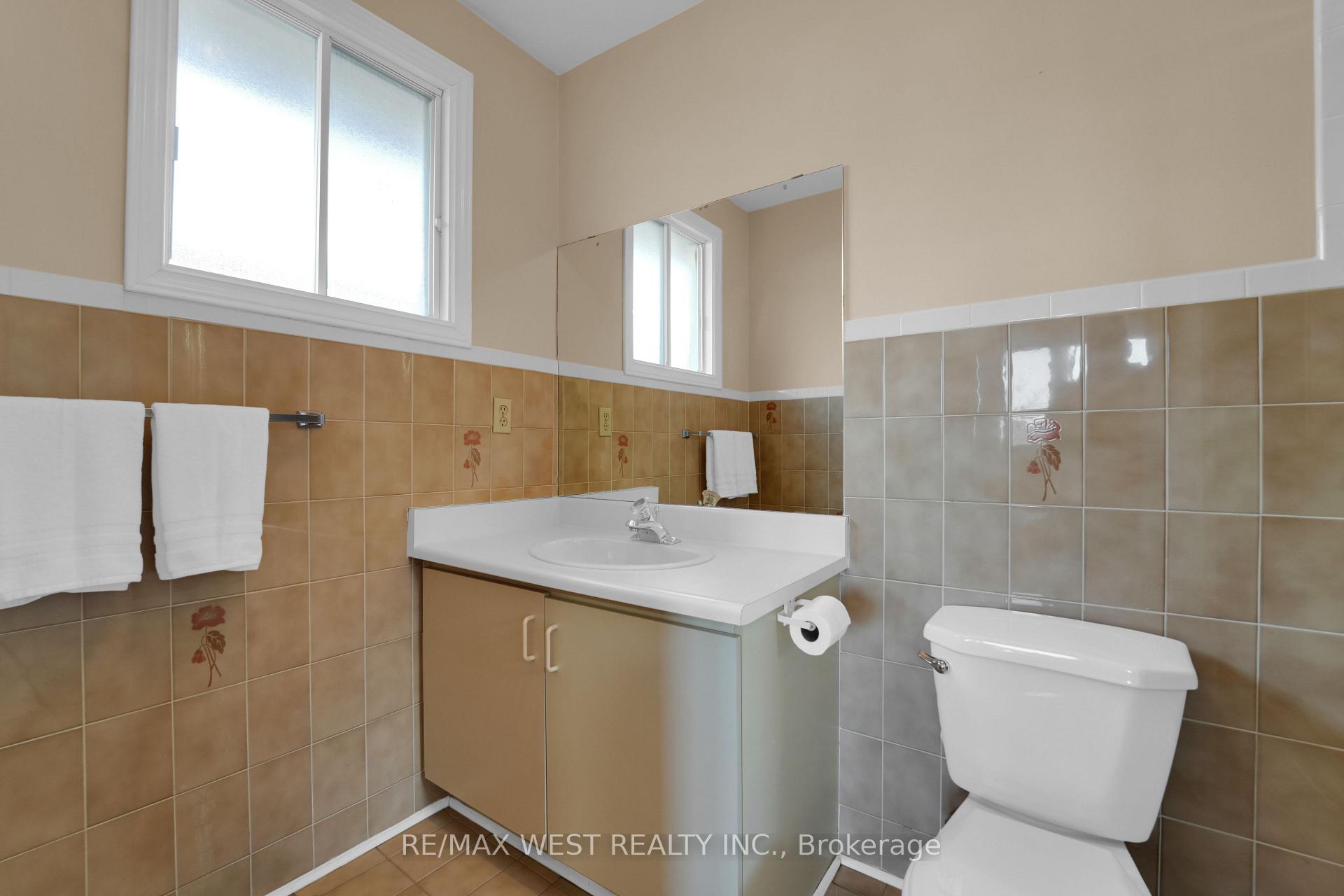 Photo 19 of 15 Jackman Crescent, Vaughan, West Woodbridge — HOMEH