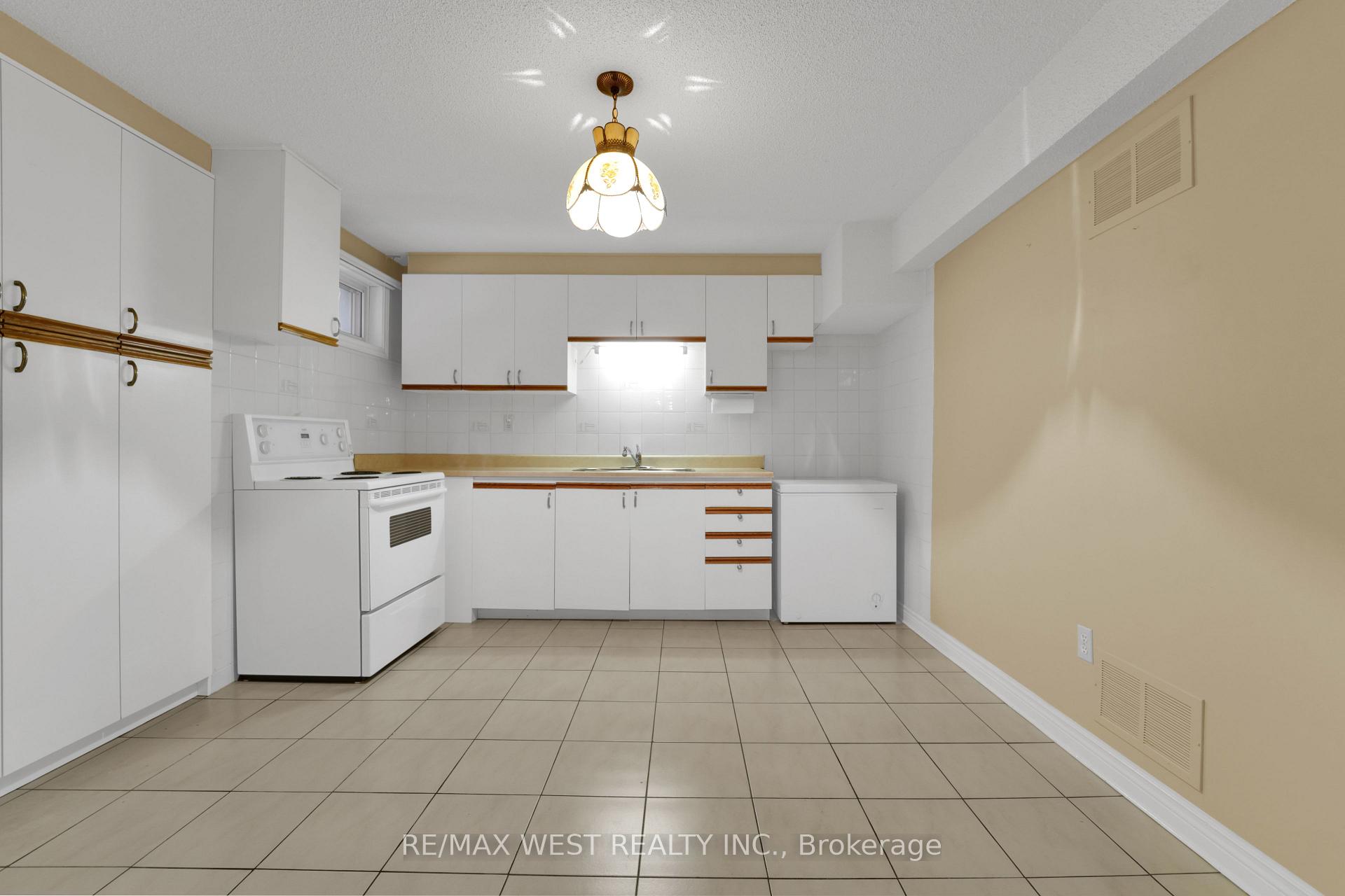 Photo 37 of 15 Jackman Crescent, Vaughan, West Woodbridge — HOMEH