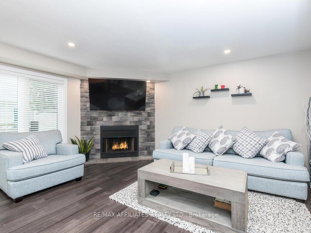 Photo 5 of 60 Royal Oak Court, Ottawa, Hunt Club Park/Greenboro — HOMEH
