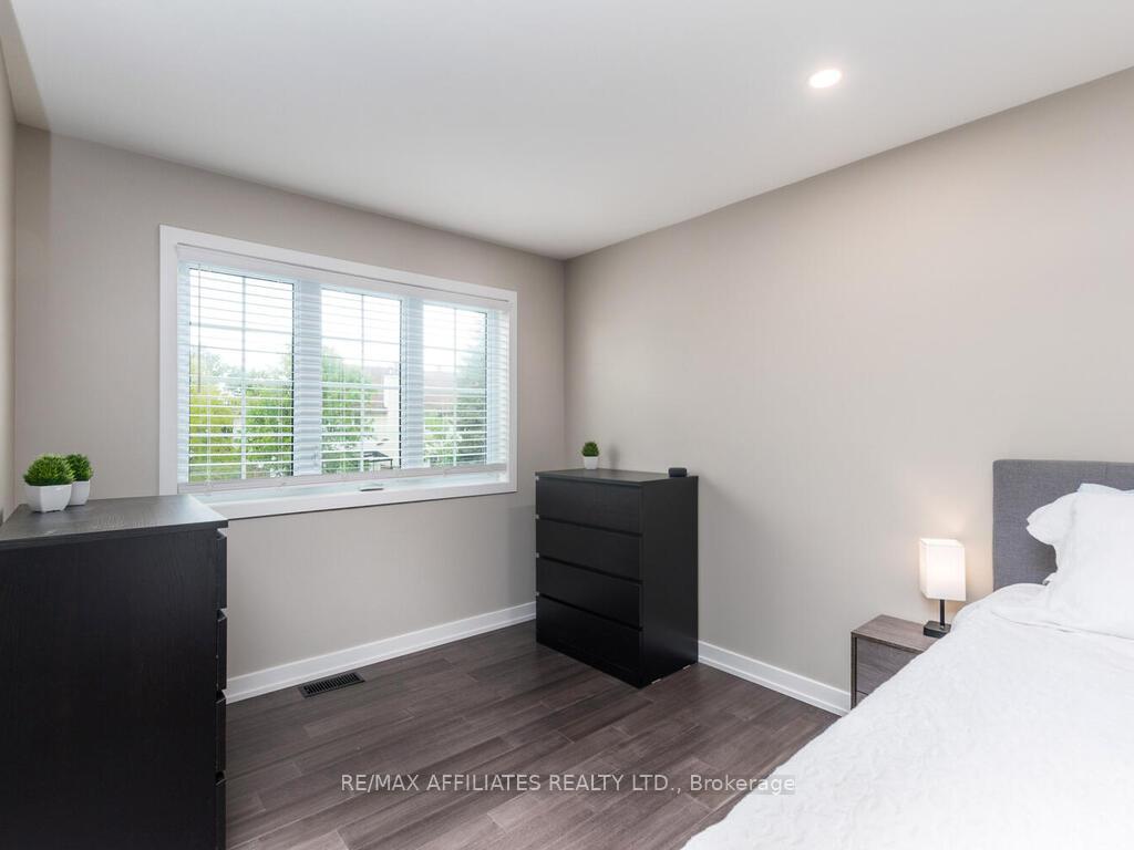 Photo 10 of 60 Royal Oak Court, Ottawa, Hunt Club Park/Greenboro — HOMEH